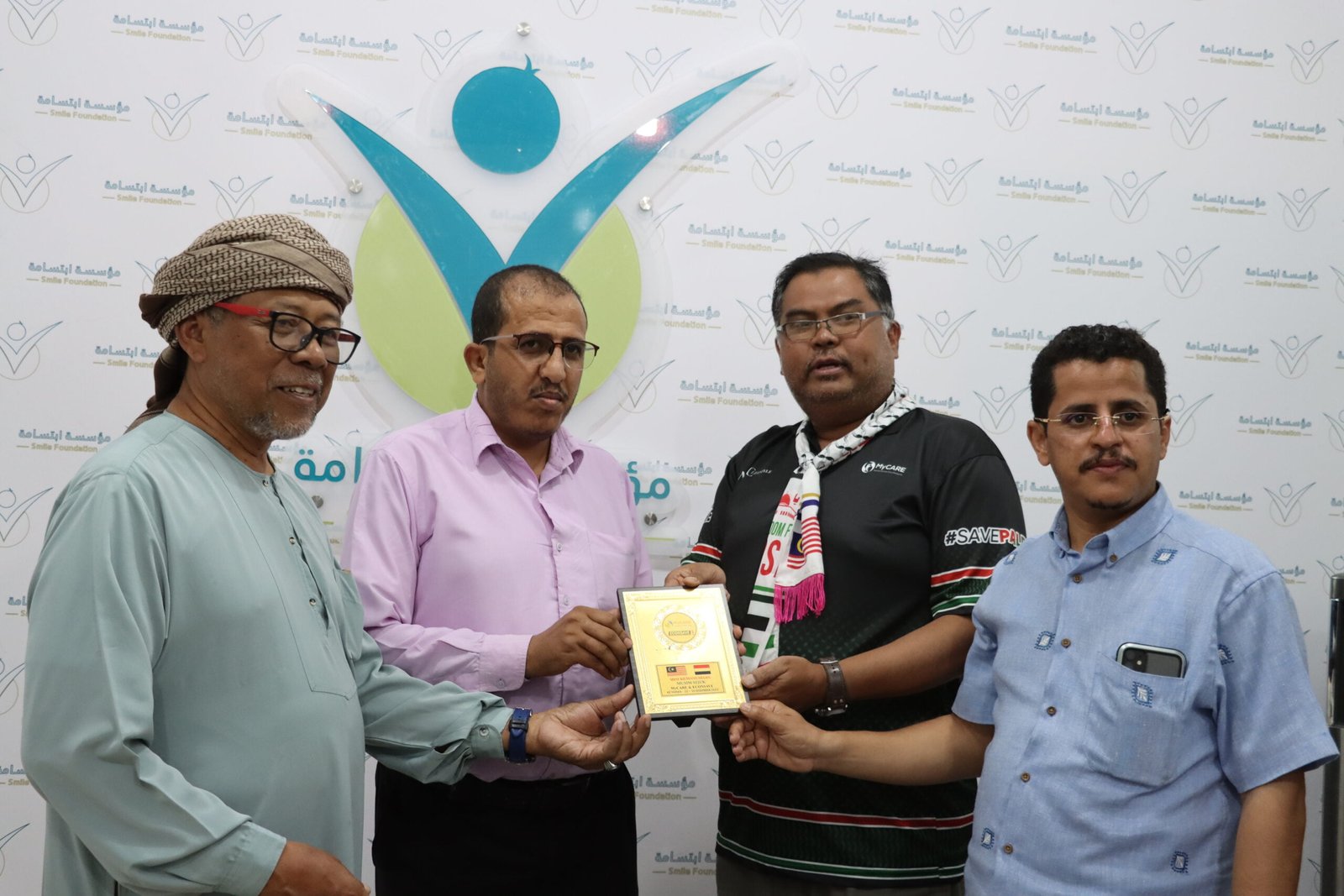 وفد من جمعية ماي كير الماليزية يزور مؤسسة ابتسامة التنموية